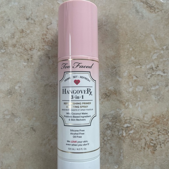 Too faced full size 4.0 fl oz primer and setting spray - Picture 2 of 3